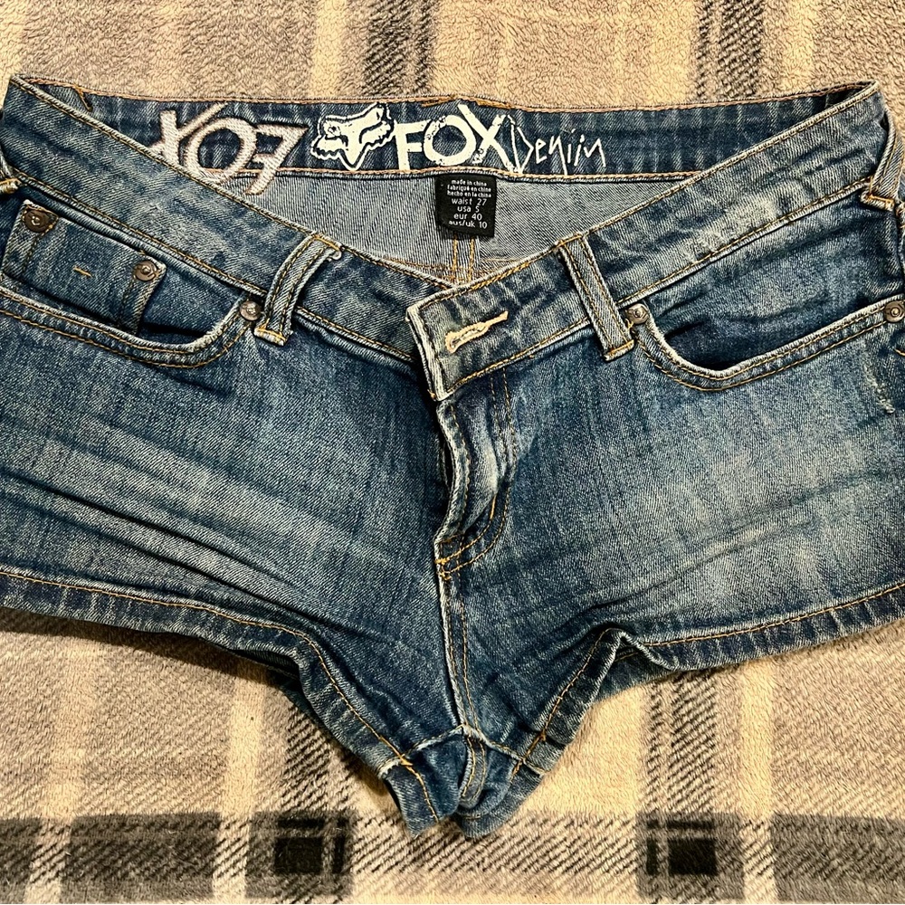 FOX Classic Light Wash Low-Rise Blue Denim Shorts